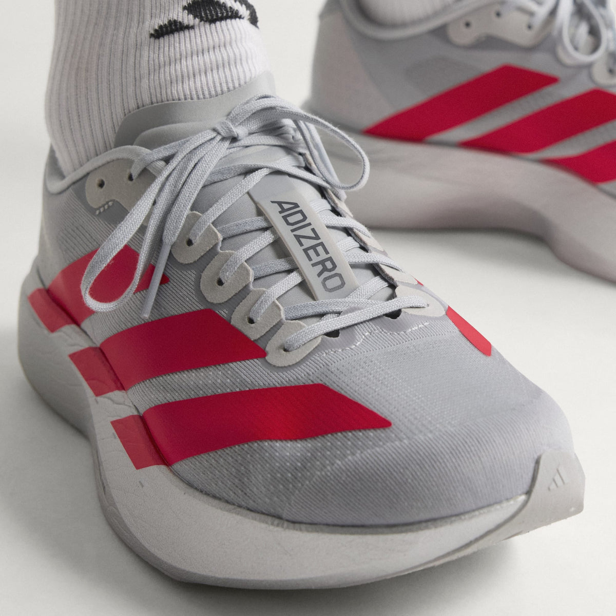 ADIDAS ADIZERO EVO SL Argent / Rouge